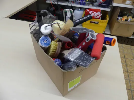 Paket soboslikarskog pribora