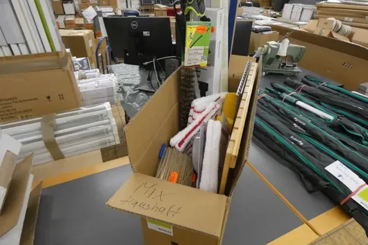 Paket kućanskih i sredstava za čišćenje