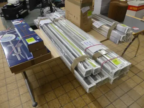 Skup dvostrukih roleta, različite boje i veličine