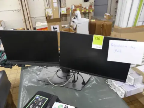 2 Dell monitora, s dvostrukim stalkom za monitore i soundbarom