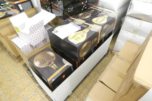 Lotto lampade LED, tra cui Osram Vintage 1906 e Paulmann