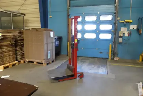 Transpallet manuale con piattaforma