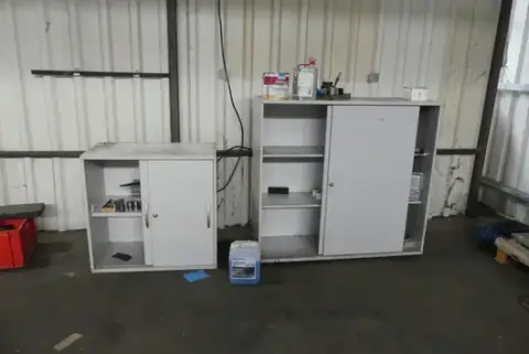 2x credenza, con contenuto