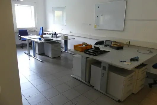 Contenuto della stanza (solo mobili), senza contenuto
