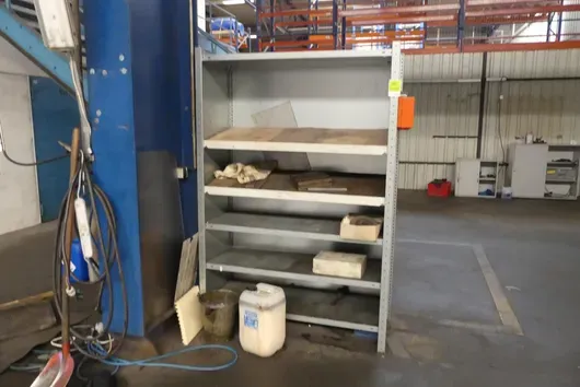 Scaffale di deposito, senza contenuto