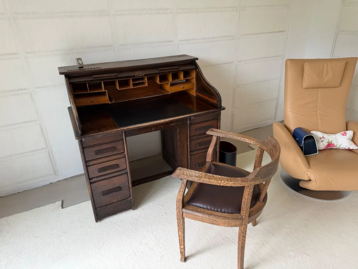 Bureau ancien (avec 1 fauteuil à accoudoirs)