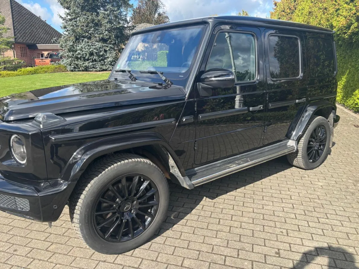 Station wagon (Mercedes-Benz, G500)