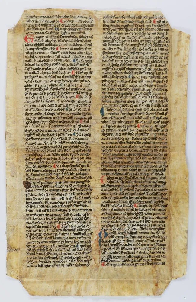 Maculature de reliure – 1 feuillet écrit recto-verso