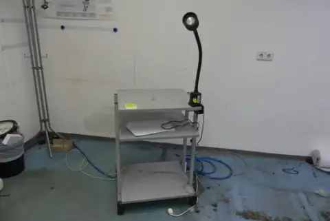 Kolica s 3 police i radna svjetiljka