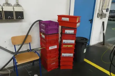 Lotto scatole di plastica/scatole impilabili
