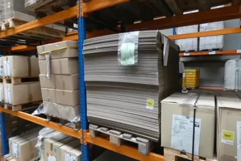 Lot semifabricate carton ondulat B, maro, 1120x920, schrenz pe ambele fețe