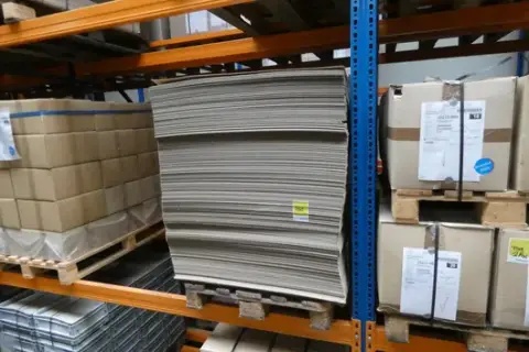 Lot carton ondulat B, schrenz pe ambele fețe, 1120x920 mm, V1043