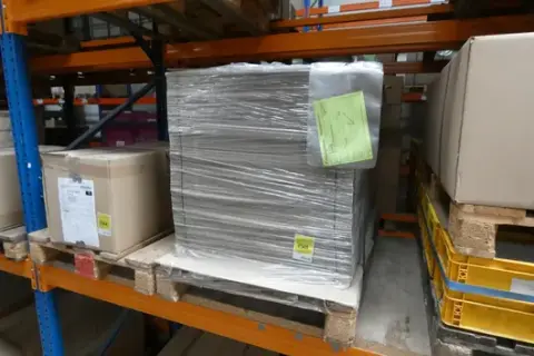 Lot materiale, cutie din carton ondulat 600x400x55 mm FEFCO 0452