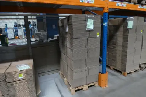 Lot cutii pliabile din carton ondulat FEFCO 0201 2.3 BC maro "Opel" 370x370x195mm V1009
