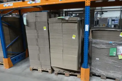 Lot capace B-val 390x290x55, maro, canelate și fante