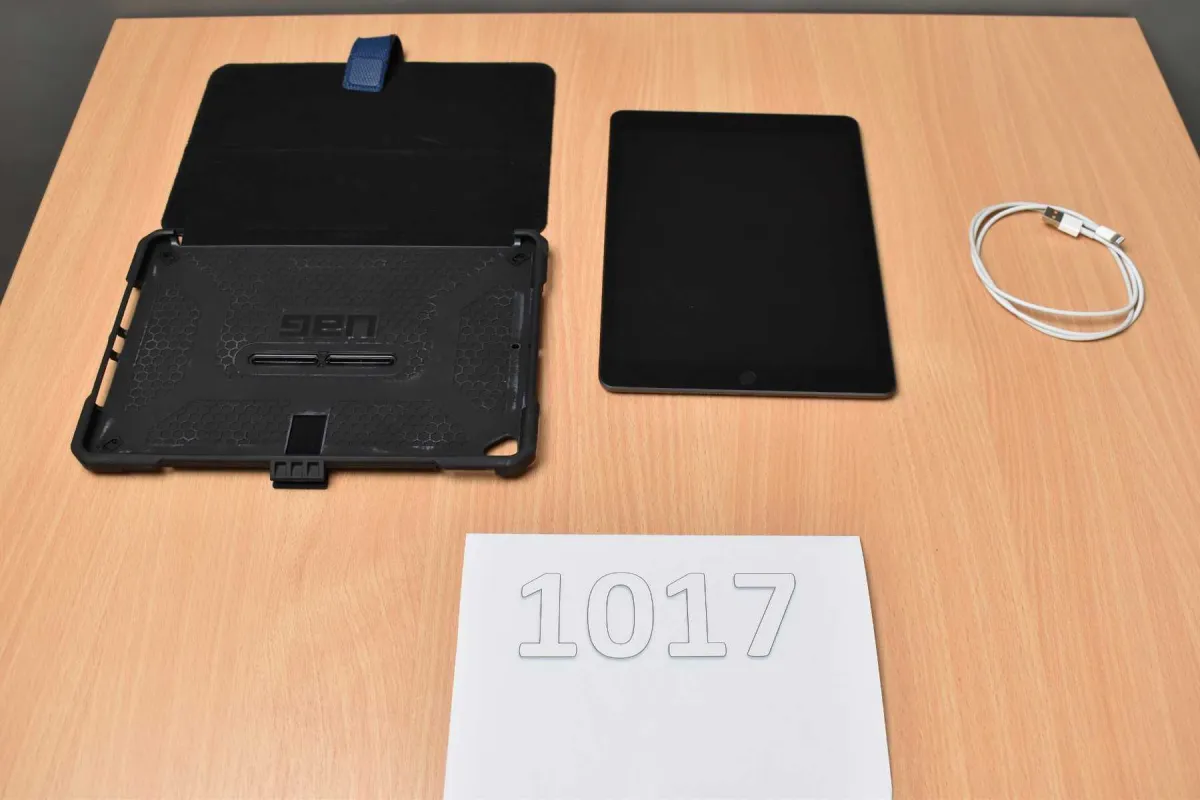 1 Apple iPad 8. generasjon A2270 32 GB – 10,2" (25,91 cm)