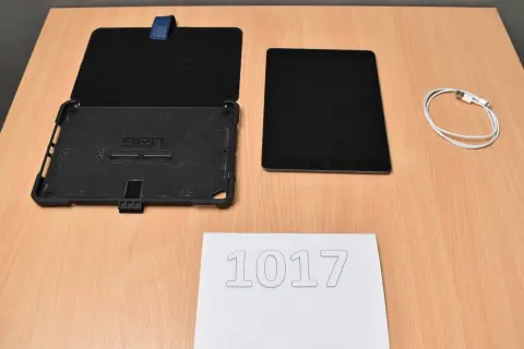1 Apple iPad 8. generation A2270 32 GB – 10,2" (25,91 cm)