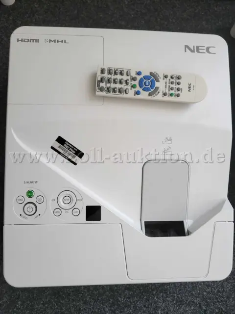 1 NEC MHL UM301W Kurzdistanzbeamer aus Schulbetrieb mit Fernbedienung