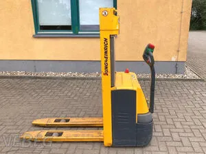 Carrello elevatore elettrico a forche accompagnato Jungheinrich EJC 112