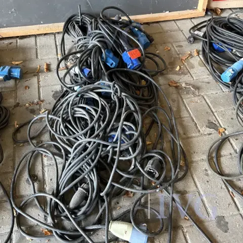 Erä jatko-/adapterikaapeleita CCE