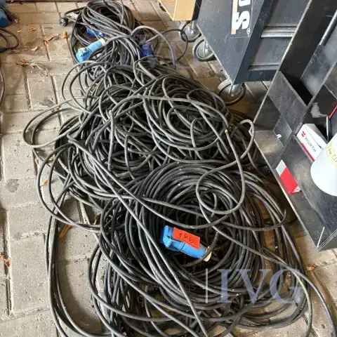 Erä jatko-/adapterikaapeleita CCE