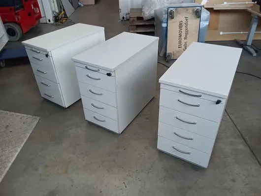 3 个 Assmann 移动柜