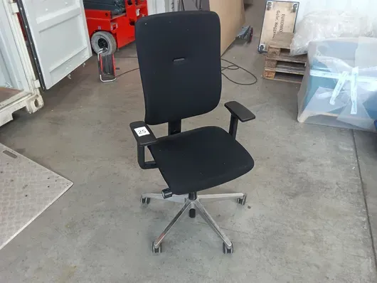1把Steelcase 32 Seconds办公转椅