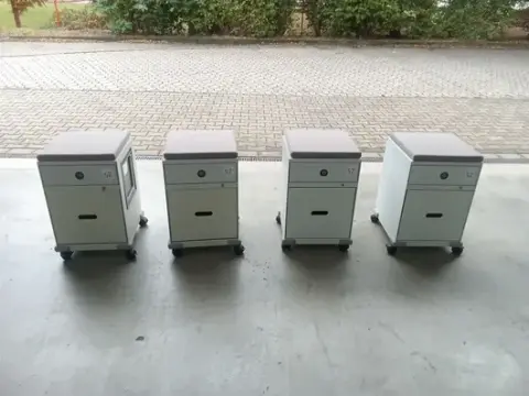 4 contenitori su ruote Vitra Pick Up
