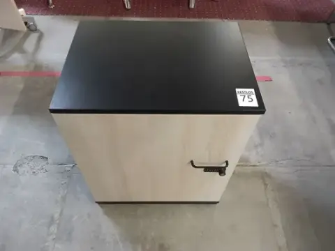 1 armadietto con caselle Nowystyl Puzlo Cabinet