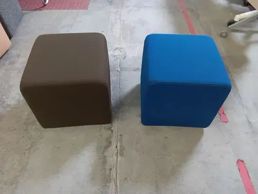 2 sgabelli Steelcase PBF2 Cube