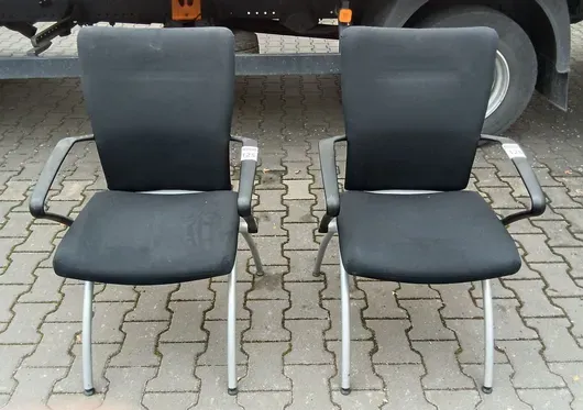 2 konferenssituolia Haworth Comforto