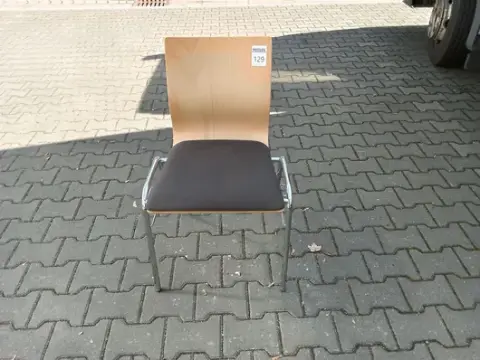 1 pz. sedia per visitatori
