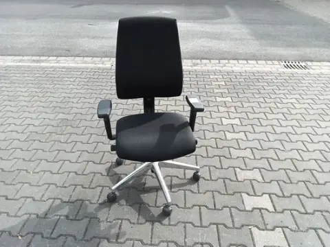 1 sedia girevole da ufficio Interstuhl