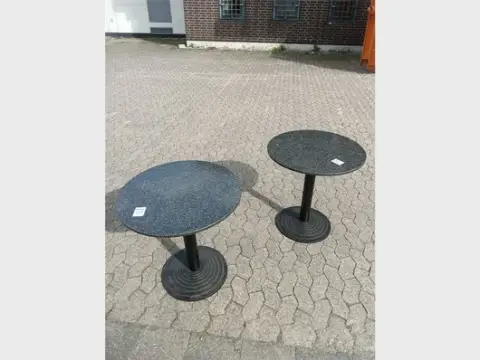 2 pz. tavoli in marmo (difettosi)