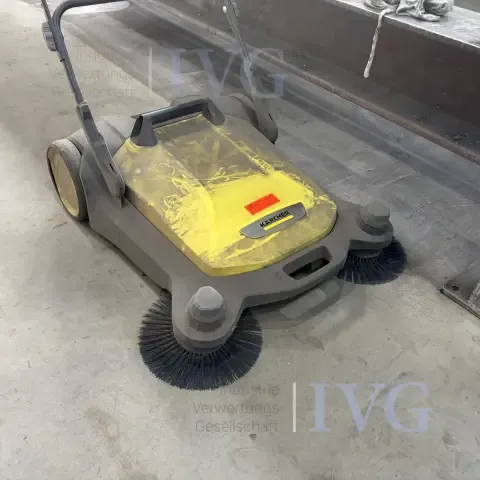 KÄRCHER gyalogkíséretes seprőgép