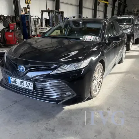 Szedán TOYOTA Camry