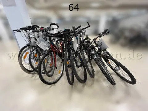 10 辆损坏的爱好者自行车及配件捐赠车