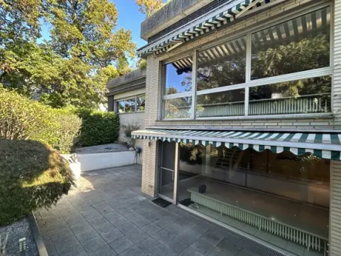 Vente forcée : appartement en duplex de 189 m² avec terrasse, mezzanine et ascenseur près de la Ruhr
