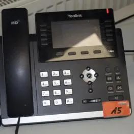 2 téléphones IP marque : Yealink