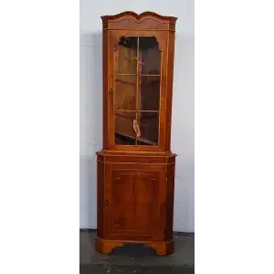 Hjørnevitrineskap ca. 186 cm høyt