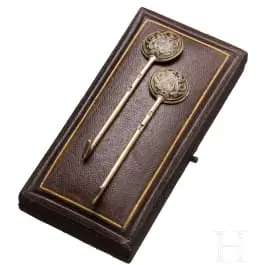 Zwei Niello-Kaviarlöffel im Etui, Russland, Moskau, 1863