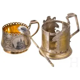 Niello-Teeglashalter und Löffel mit Kreml und weiterer Teeglashalter, Russland, Moskau, 1875 / um 1880 / spätes 19. Jhdt.