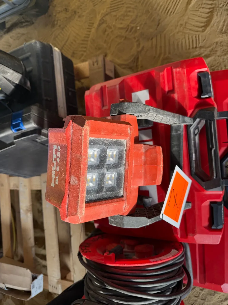 Foco a batería (Hilti)