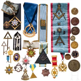 Vaste collection de décorations maçonniques et de loge