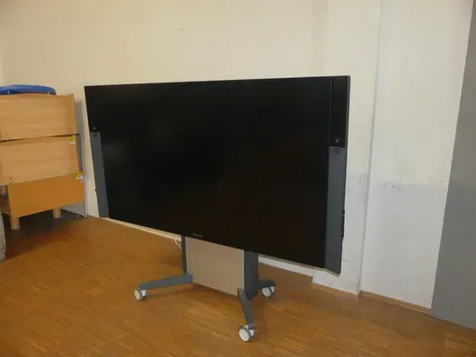 Microsoft - Surface Hub - interaktivni zaslon