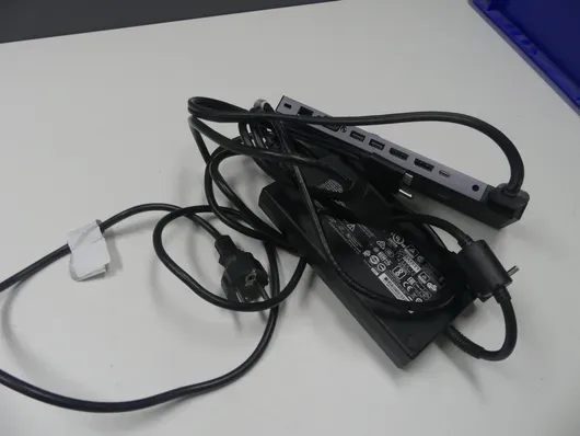 Docking station con porte USB, USB-C e LAN, incluso alimentatore