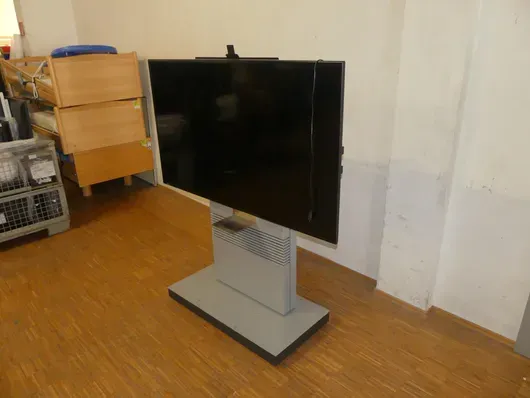 Sharp - Monitor LCD con base e telecamera montata