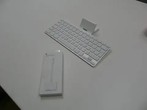 Apple - iPad कीबोर्ड डॉक