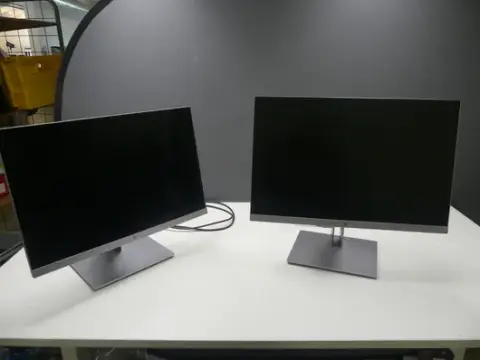 2x hp monitor