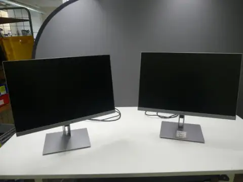 2 kom. monitor hp
